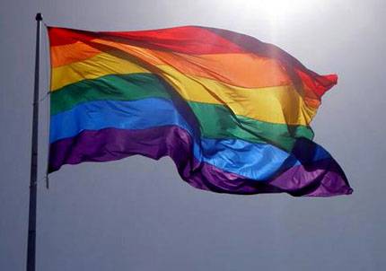 Bandera Gay ondeando